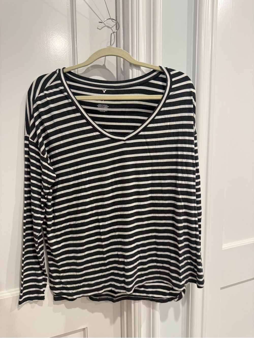 American Eagle Outfitters Black & White Striped V‑Neck Long Sleeve Top